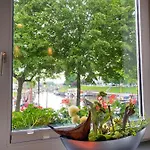 Gaestehaus Am Museumshafen Appartamento *